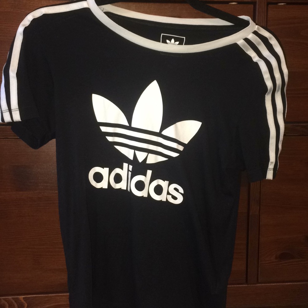 Super cute Adidas tee shirt! 👍